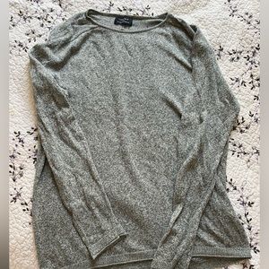 Zara long sleeved lightweight sweater